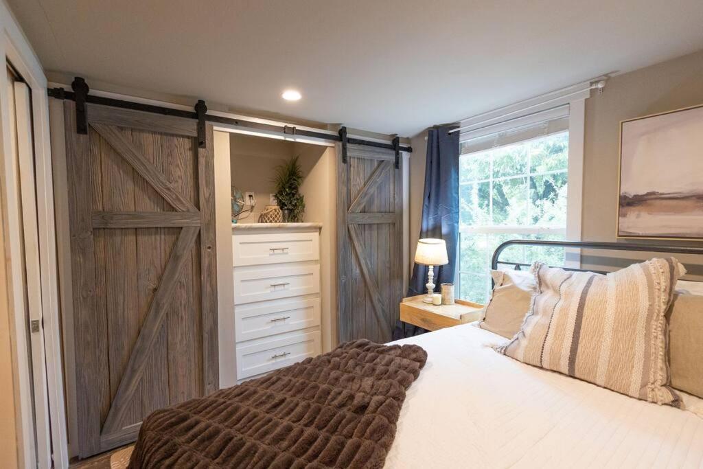 Pet Friendly Tiny House Rental With New Access To Guadalupe River Nbtx 뉴 브라운펠스 외부 사진