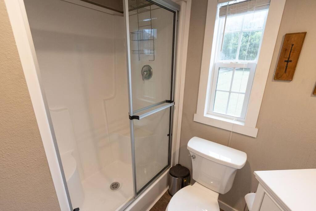 Pet Friendly Tiny House Rental With New Access To Guadalupe River Nbtx 뉴 브라운펠스 외부 사진