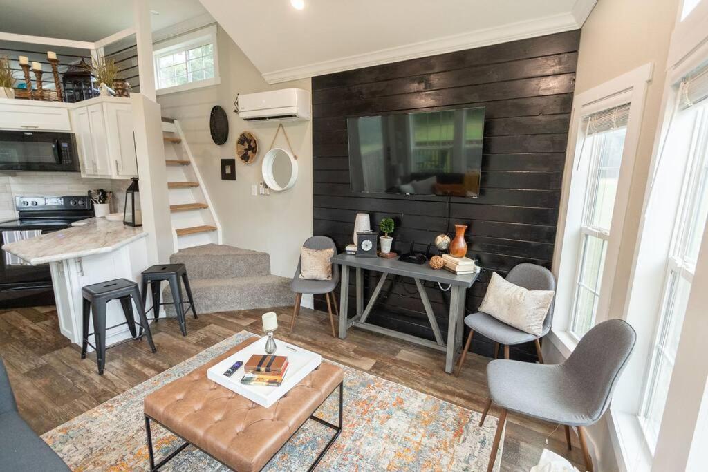 Pet Friendly Tiny House Rental With New Access To Guadalupe River Nbtx 뉴 브라운펠스 외부 사진