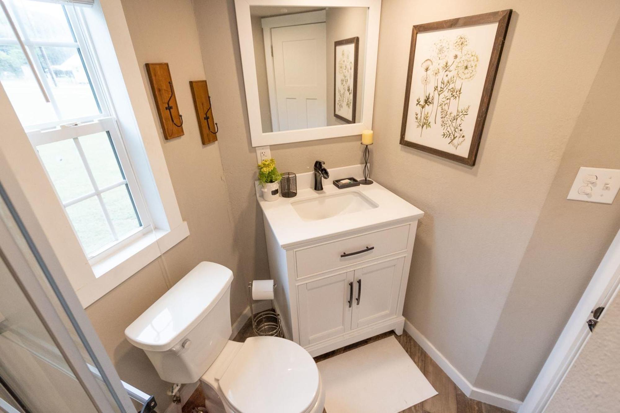 Pet Friendly Tiny House Rental With New Access To Guadalupe River Nbtx 뉴 브라운펠스 외부 사진