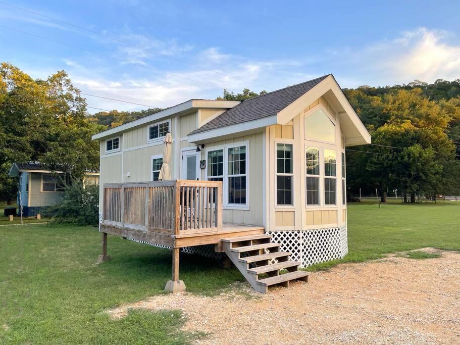 Pet Friendly Tiny House Rental With New Access To Guadalupe River Nbtx 뉴 브라운펠스 외부 사진