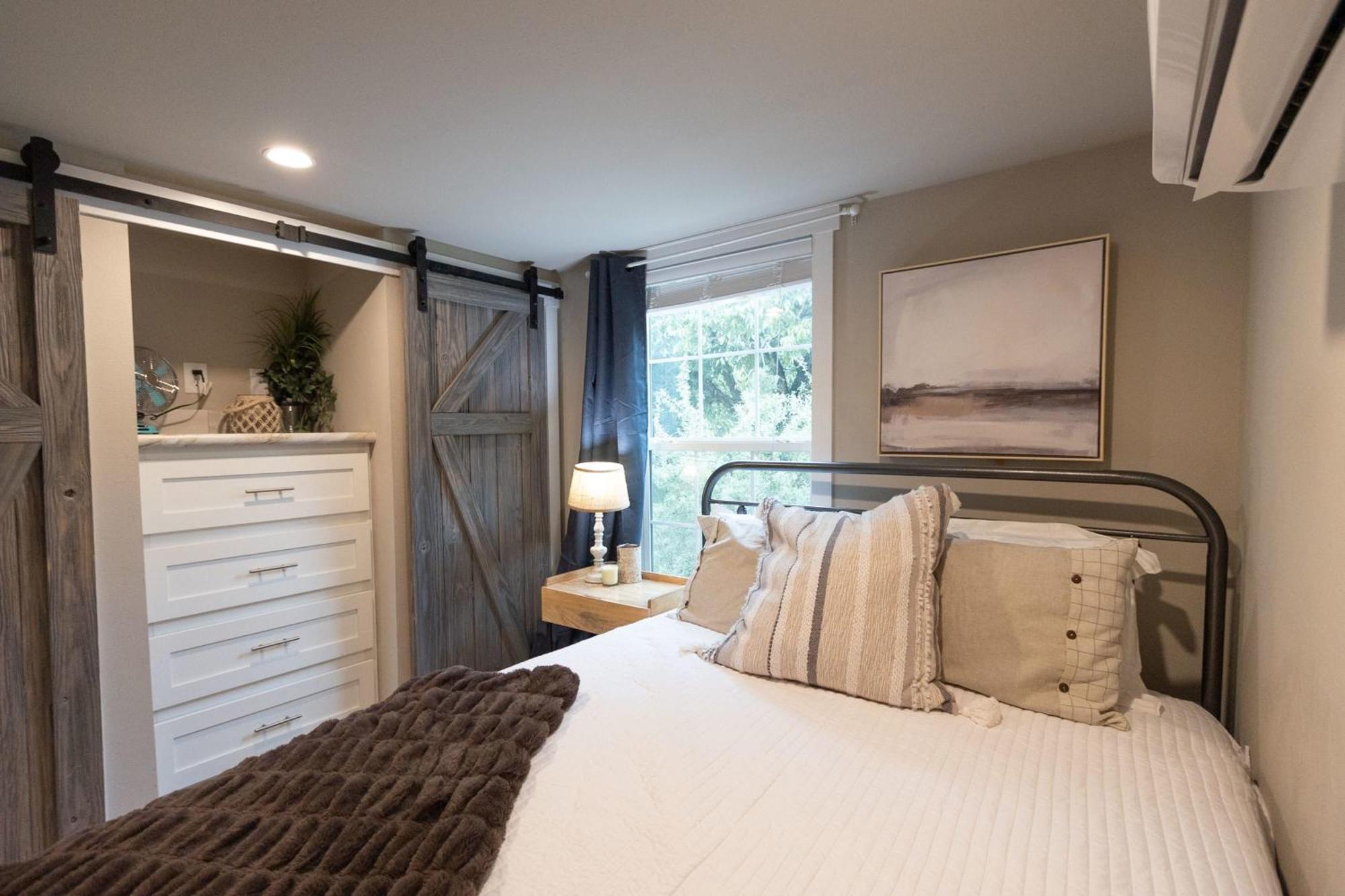 Pet Friendly Tiny House Rental With New Access To Guadalupe River Nbtx 뉴 브라운펠스 외부 사진