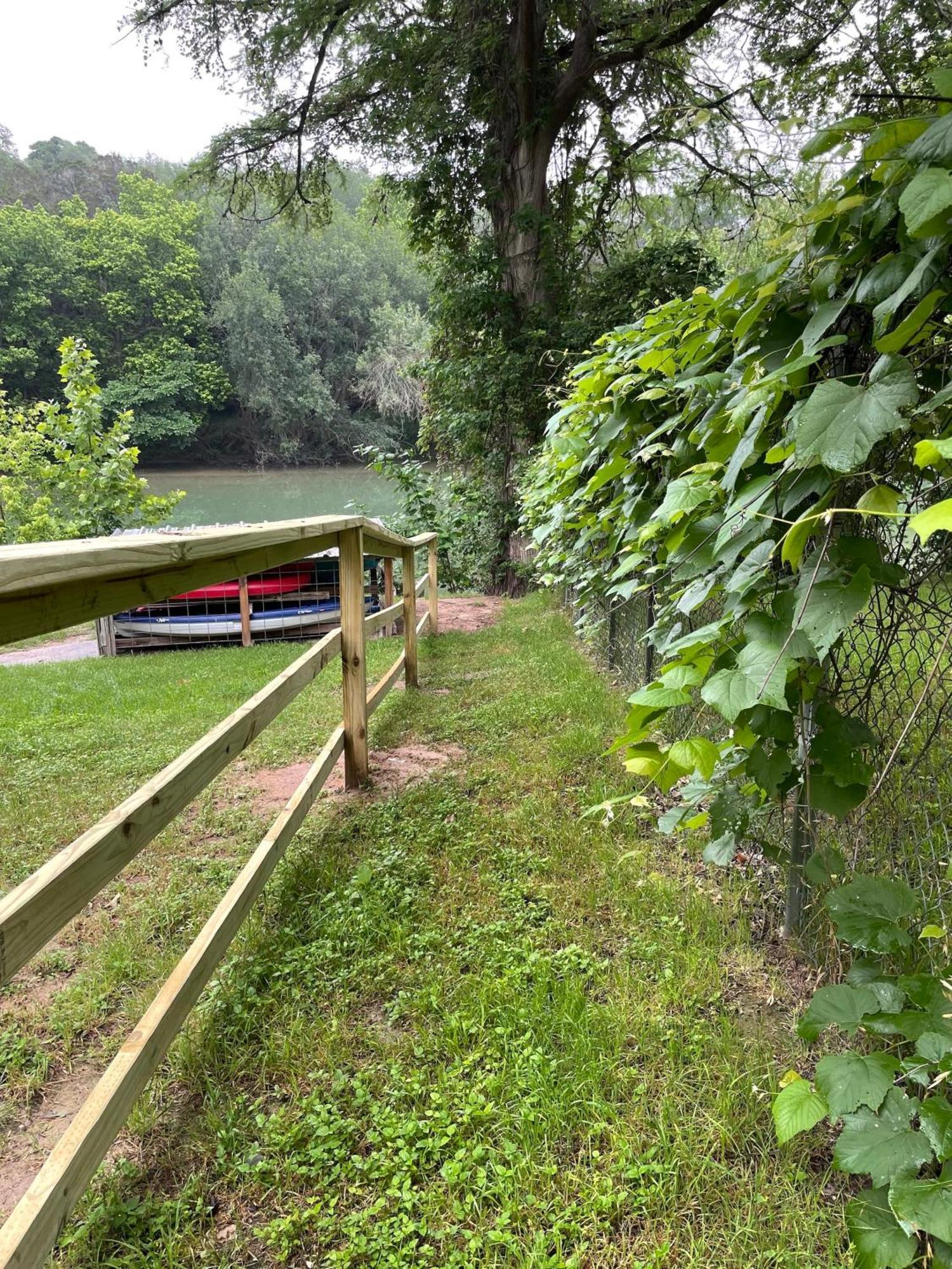 Pet Friendly Tiny House Rental With New Access To Guadalupe River Nbtx 뉴 브라운펠스 외부 사진